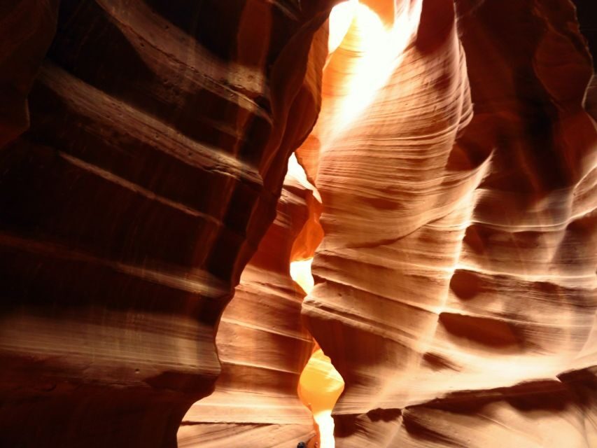 From Flagstaff or Sedona: Antelope Canyon Full-Day Tour - Why Antelope Canyon’s light show feels otherworldly