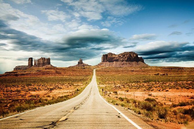 Monument Valley/Navajo Indian Reservation from Sedona/Flagstaff - The van ride to Monument Valley: more than just time on the road