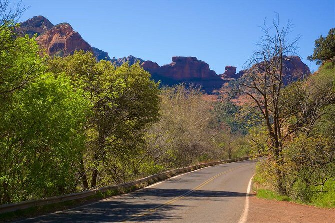Oak Creek Canyon Pavement Jeep Tour in Sedona - Midgley Bridge: the classic Sedona sight you can’t fake