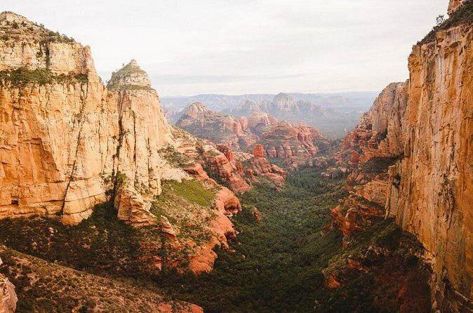 Sedona Helicopter Tour: Desert Thunder Tour - The Desert Thunder route: from Cathedral Rock to Anasazi cliff dwellings