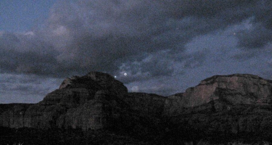 Sedona: Nighttime UFO & Stargazing Tour - The UFO Part: Flashing Lights and Motion Over the Mountains