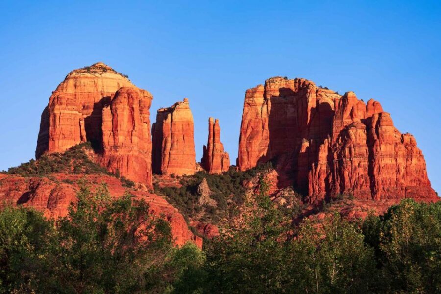 Sedona: Open-Air Van Tour with a Local Guide and 6 Stops - The Dragon’s Den meeting point, parking, and the coffee neighbor trick