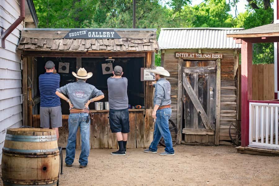 Sedona: Western Dinner Theater and Town Experience - The Western stage show: what the Blazin’ M Wranglers bring