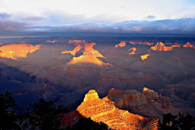 Sunset in the Grand Canyon from Sedona - Oak Creek Canyon and the Navajo route: the ride is part of the show